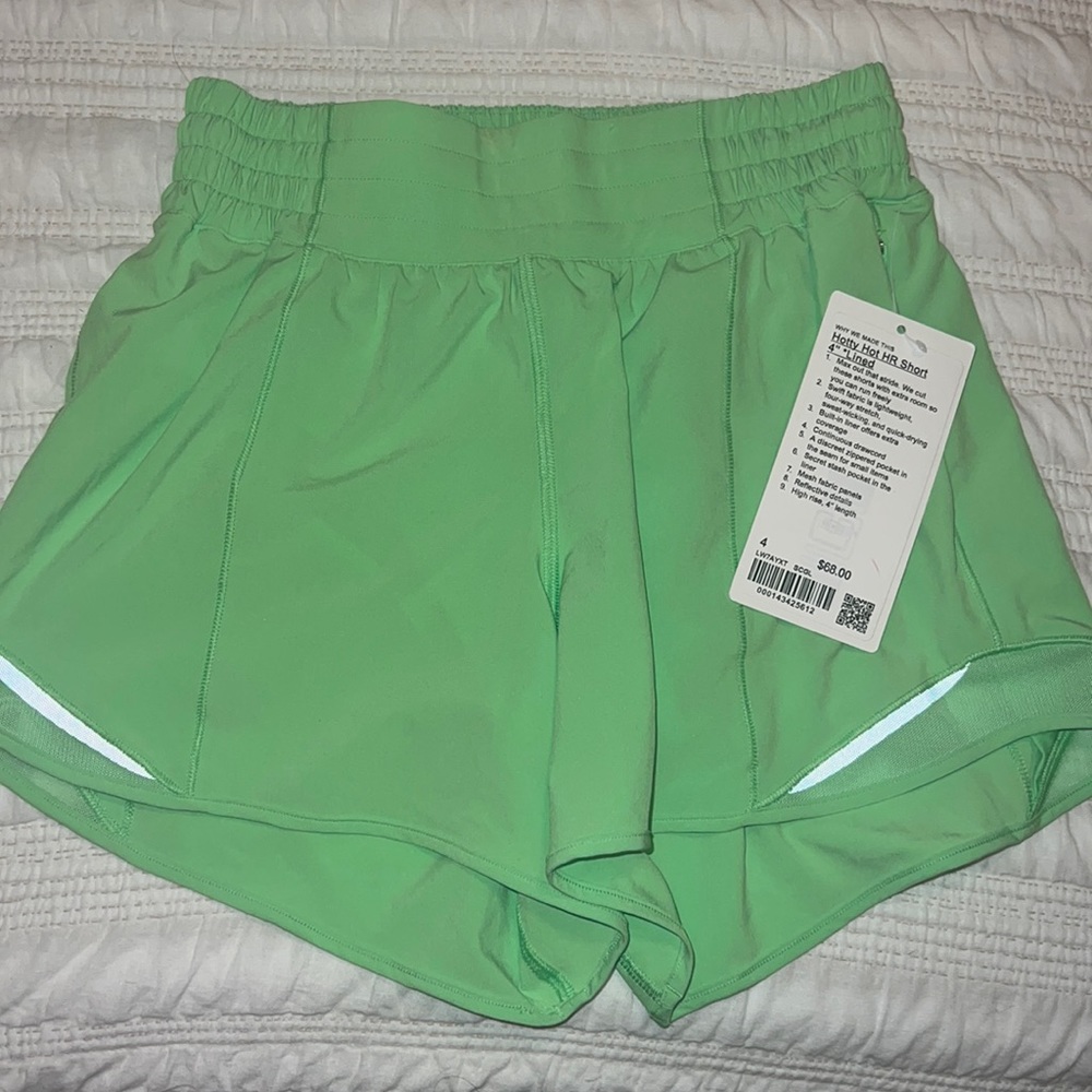 Lululemon hotly hot shorts 4in size 4